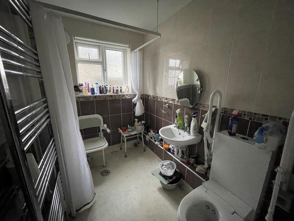 Lot: 108 - DETACHED BUNGALOW FOR REBURBISHMENT - Wet room with W.C.